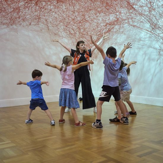Children with performer in gallery